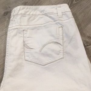 🎀 Avenue~White Capris~~Fringed cuff~~🎀